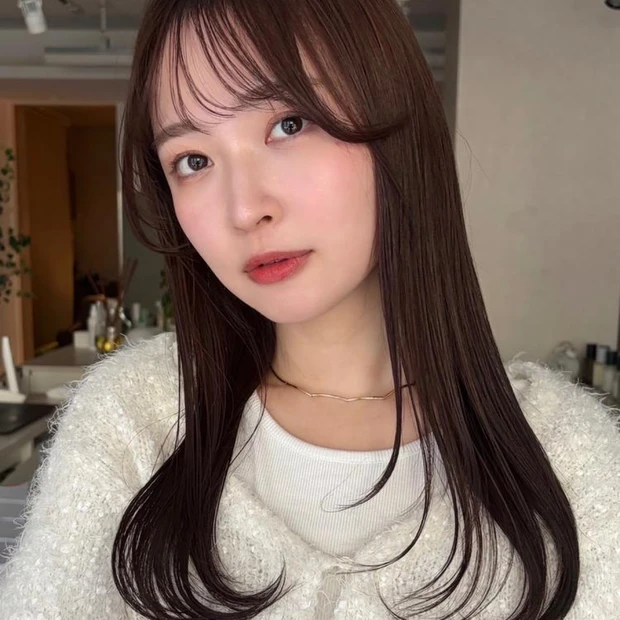 【ロングレイヤー】毛先ワンカールで軽やかに仕上げる、大人の抜け感ロングヘア