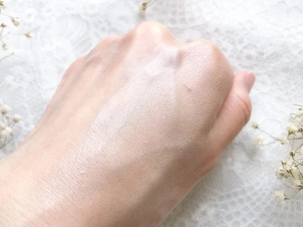 コスメデコルテ ロージー グロウライザー MAQUIA インフルエンサー結貴さん テクスチャー2