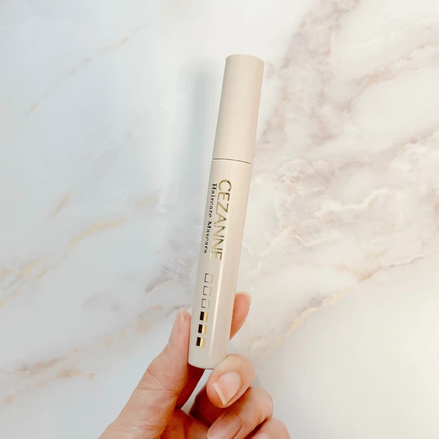 【アホ毛対策・一時的な白髪染めに使える！】大人のプチプラコスメ セザンヌのヘアケアマスカラ使い方＆口コミ_1_2