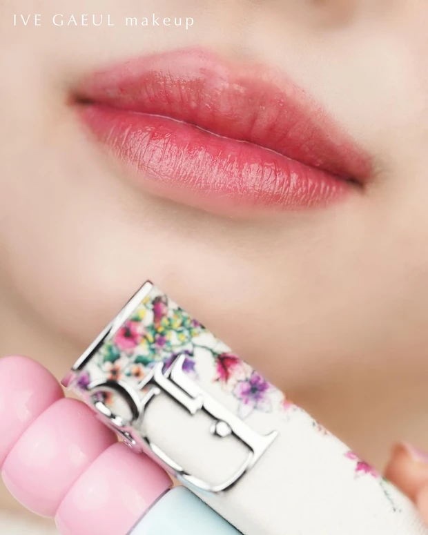 【韓国アイドルメイク】Off The Recordの世界観を表現した、IVEのガウルちゃんメイクに挑戦！スモーキーメイクのおすすめアイテムも。_4_1