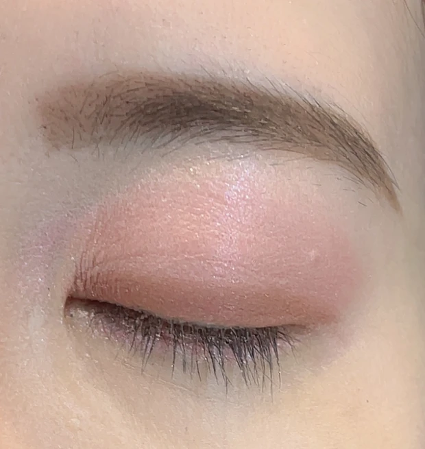 ジルスチュアートビューティ ブルームクチュール アイズ 25のメイク②