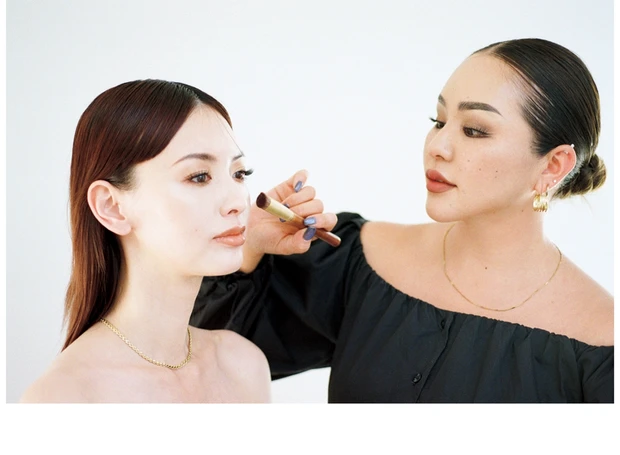 鈴木えみにメイクするマリリン