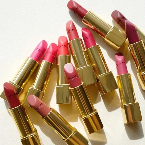 【3位】【春コスメ2023】シャネルの人気リップに新色登場! 春らしいピンクから上品なベージュ系まで注目カラーをスウォッチ