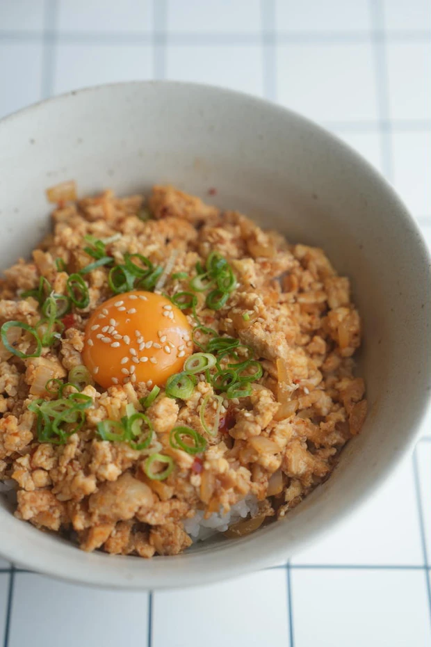 【5位】【15分で作れるワンパン美容レシピ】韓国風そぼろ丼<管理栄養士の解説つき>