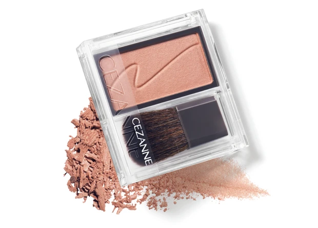 チークブラッシュ 02 ￥550／セザンヌ化粧品