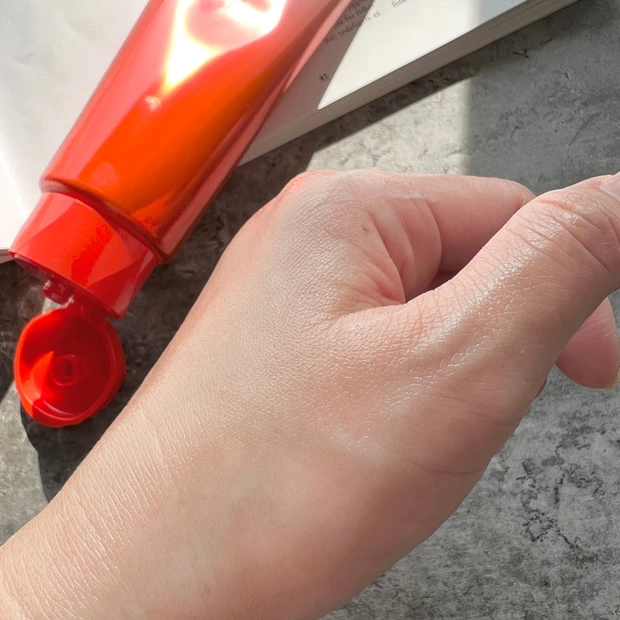 ボディにもスキンケアレベルのケアを！est［エスト］インテンシブ　ボディセラムでツヤ・ハリ・潤い溢れる肌を目指す！
_4