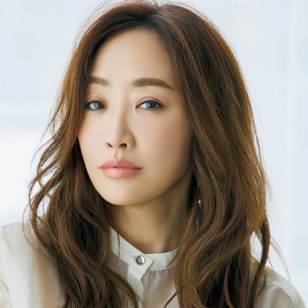 【神崎 恵さんの「恋させる瞬間」】ベージュを着る日のヘア&メイクは透明感と華やかさを