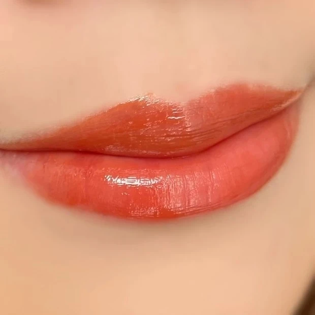 SUQQU トリートメント ラッピング リップの口コミ＆レビュー　マキアインフルエンサーrenaさん「04 艶煉瓦 -TSUYARENGA」①