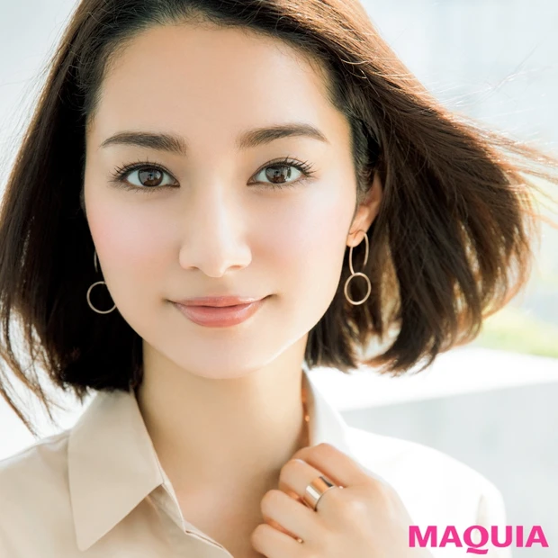 高橋里帆さん直伝！ イエベ肌×夕方4時のメイク直しはシルバーハイライトを…