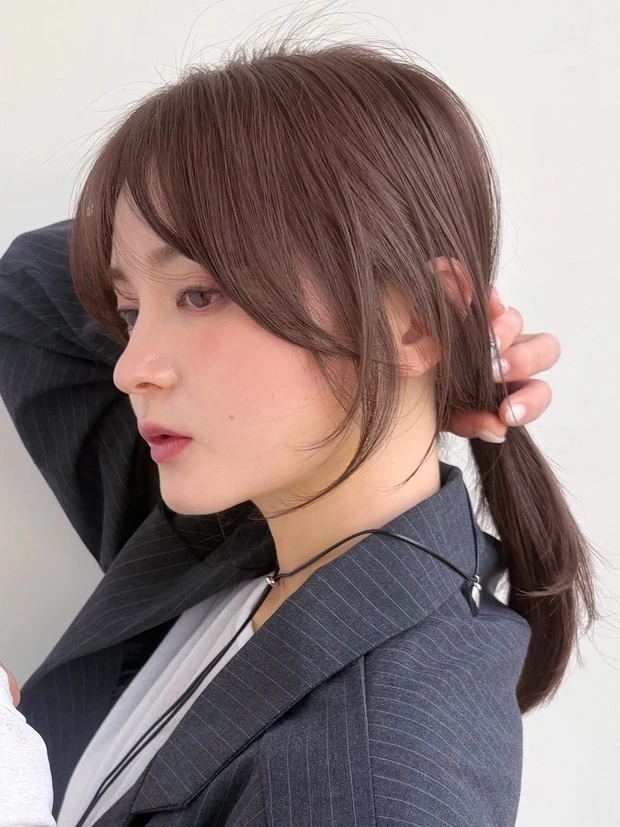 髪型　ミディアムレイヤー　ミディアムヘア　サイドバング　サイド