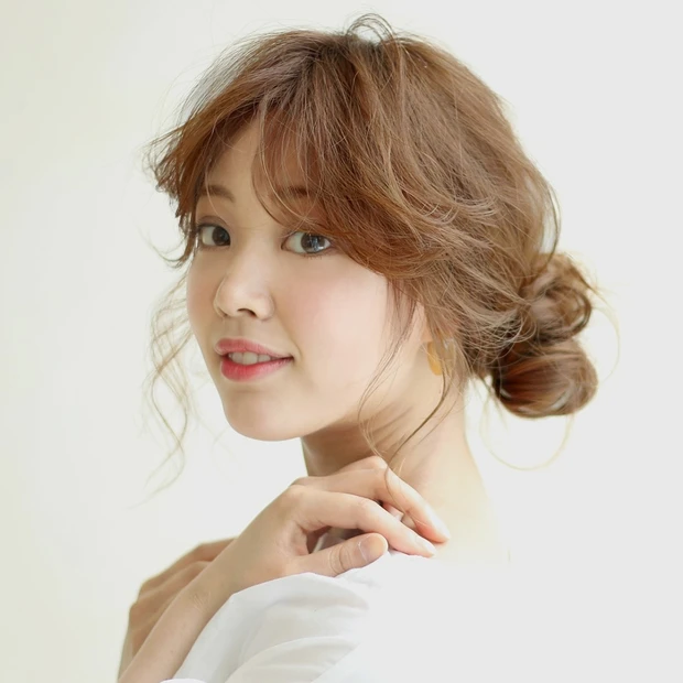 ロングヘアもすっきり！大人可愛いまとめ髪アレンジ【動画で解説】