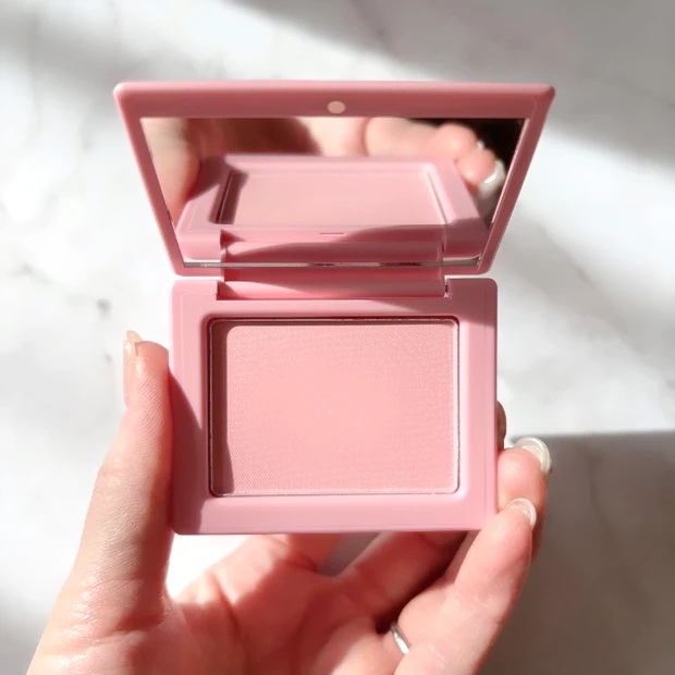 小田切ヒロさんがおすすめする「VDL チークステイン ブラッシャー 12 イッツグァバ」