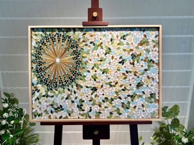 コレクションの着想源となったモザイクアート作品。