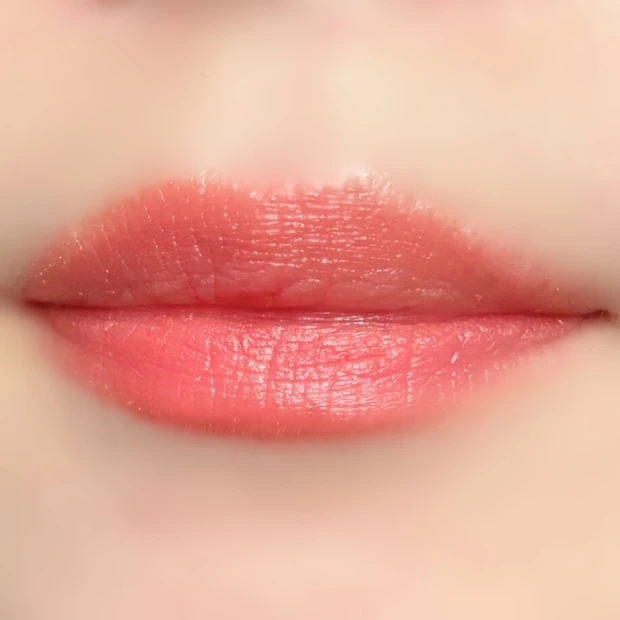 数時間経過後もツヤ感が続くディオール新作リップ