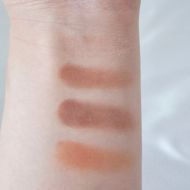 キャンメイク(CANMAKE)シルキースフレアイズ(マットタイプ)M01 シエナウッド スウォッチ