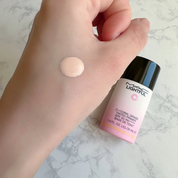 手 ボトル コスメ 化粧下地