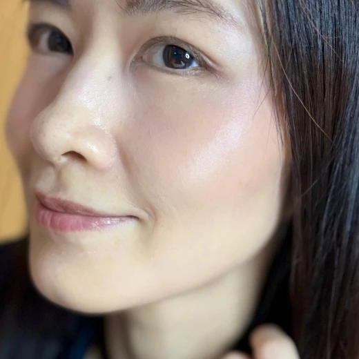 ブリリアージュ カモフラージュ コンシーラーチーク 06を頬に塗ったあとのAFTER画像