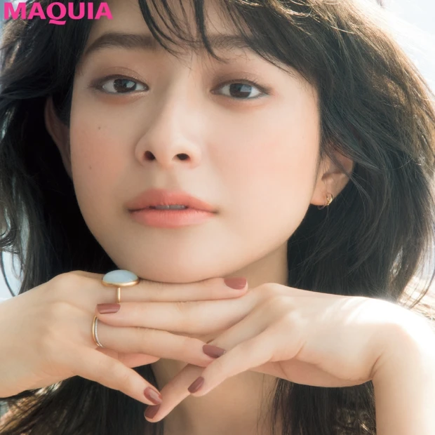 仕込みターコイズブルーで澄んだ目力! 岡野瑞恵さんの下まぶたメイク