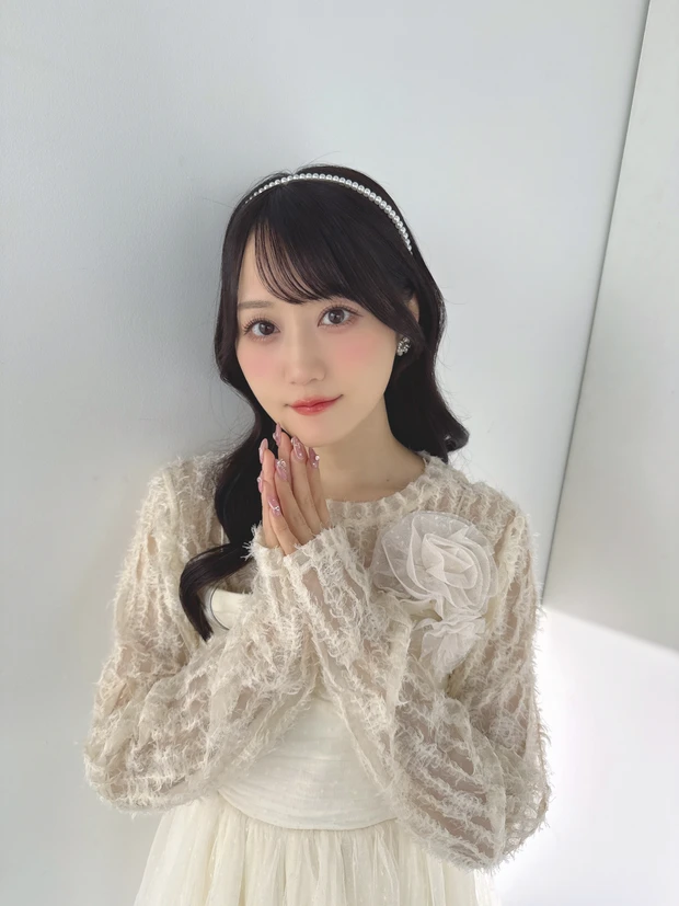 声優 小倉唯 お願いポーズ