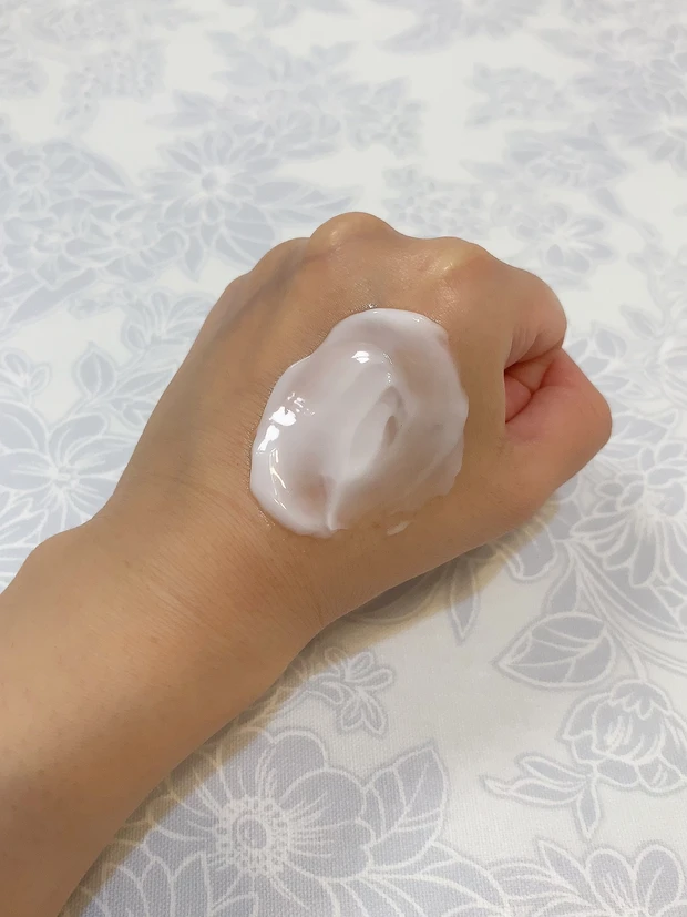 iniks クレンジング エマルジョンのスウォッチ②