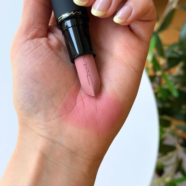 M・A・C パウダー キス ヘイジー マット リップスティック ブルベおすすめ色 905 ビーマイブライズメイド