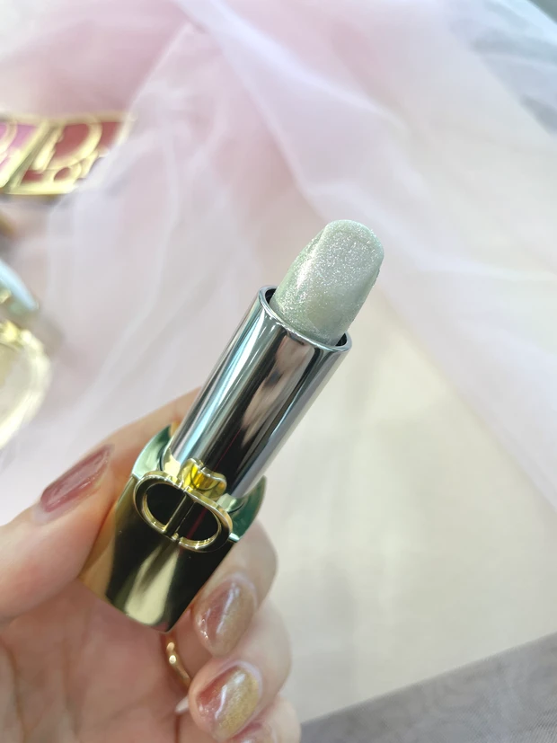 グリッター入りリップ