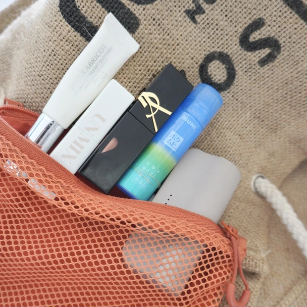 旅行中の持ち歩きポーチは無印のポーチ