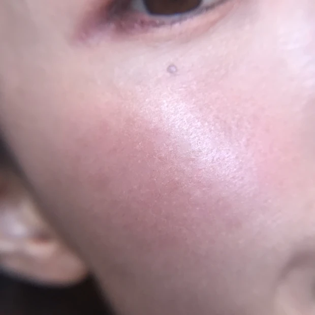 カラーリングシアーチークス(グロウ)05 スウォッチ