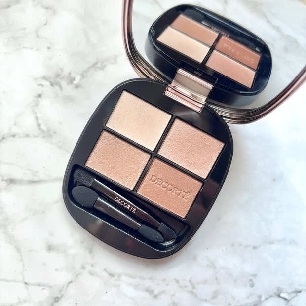 コスメデコルテ スキンシャドウデザイニングパレット 01 Rosy Brownのパッケージ写真