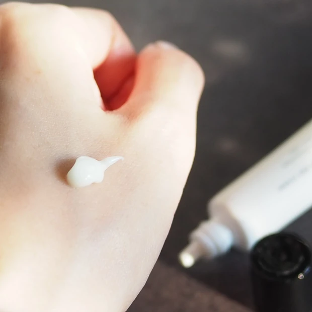 BARTH（バース） プレミアムアイクリームの口コミ 肌に置いた