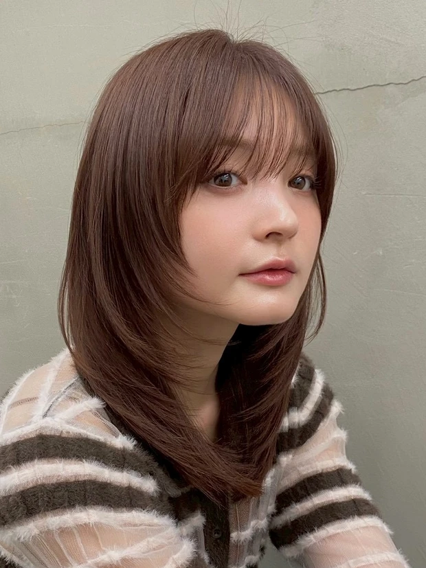 髪型　ミディアムレイヤー　ミディアムヘア　小顔ヘア　サイド