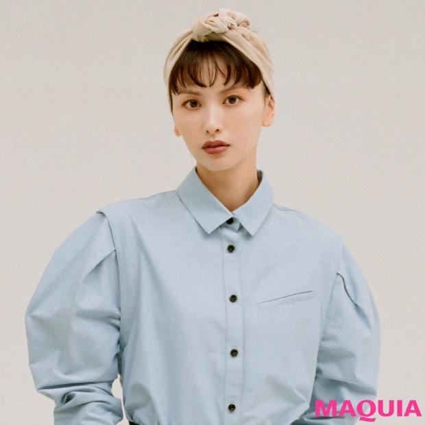 鈴木えみがまとう！ 程よい色気を潜ませた、モダンなワーカースタイル