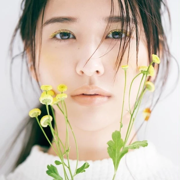 【8位】ももクロ・玉井詩織さんのイエローメイクが可愛い! 推し色のマスカラがポイントに