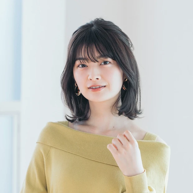 【GU×似合うヘアアレンジ】アシンメトリーな肩あきニット×外ハネスタイル…