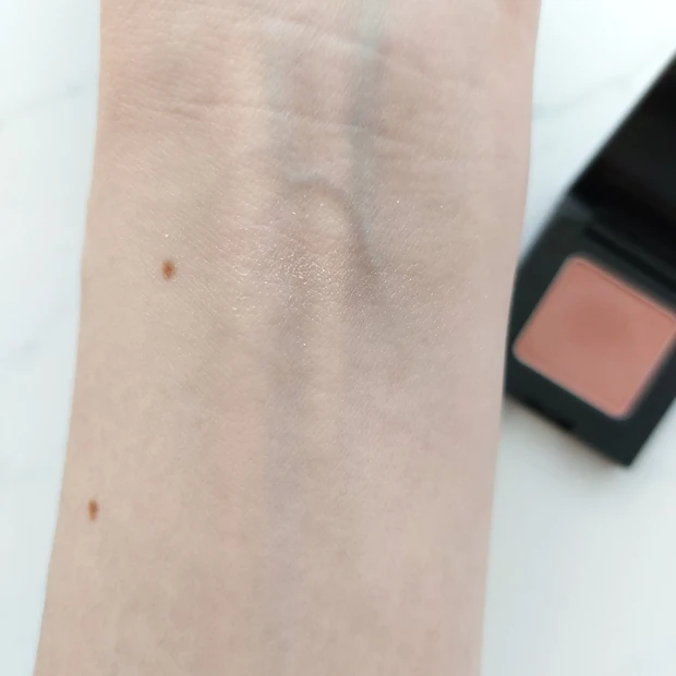 オサジのメイクアイテムで色遊び。シアー×ブルーメイク｜オサジのスプリングコレクションアイシャドウとアイライナーを紹介_3_2