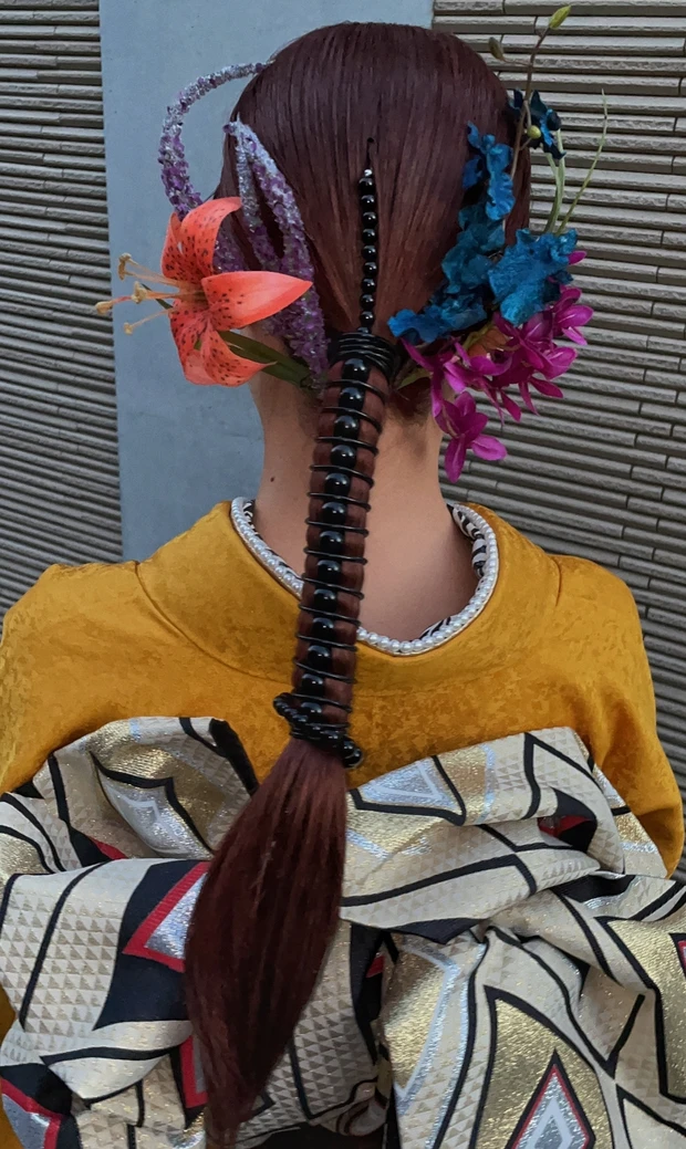 【着物に似合うヘアアレンジ】卒業式や入学式にもおすすめ! 「水引&金箔」「タイトな一本結び」「花モチーフ」のヘアアレンジ22選_3_6