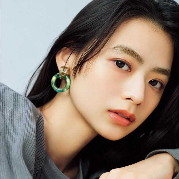 眉メイクのアイデアをご紹介！ ヘアスタイルだけじゃない、ウェット質感の眉…