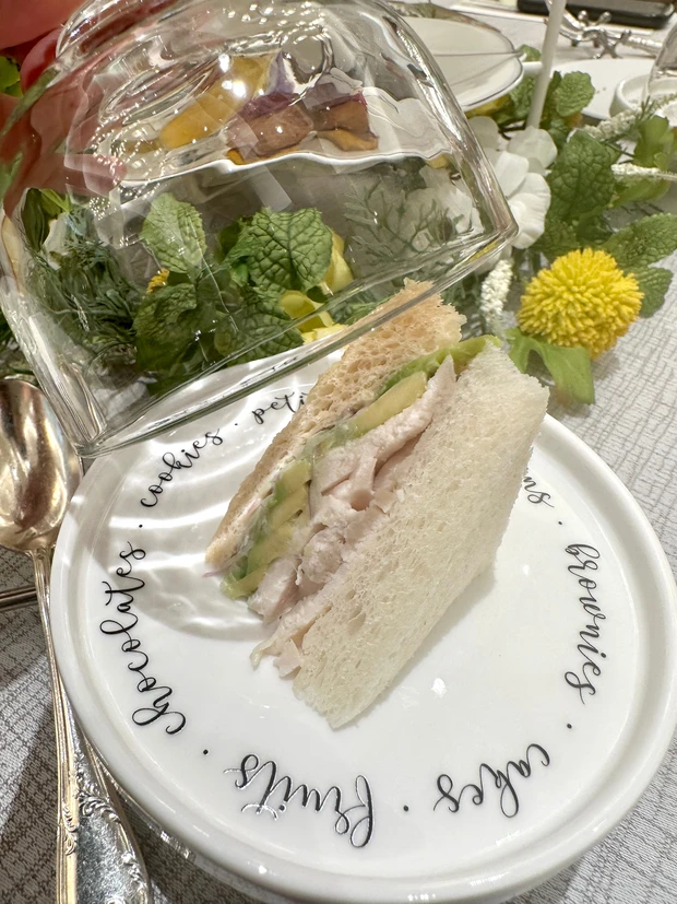 口紅型チョコレートの色までこだわった「ツインスタンドのサマーフルーツアフターンティー」_8_1