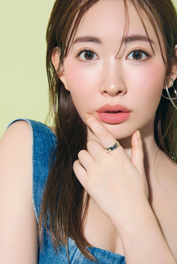 こじはるのカラコン着けこなし。初プロデュース、大人の“欲しい”を叶えるカラコン「Clainel」誕生秘話