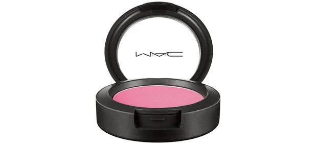 Q5 友恵さん教えて! 今日のチークはどこのブランド?