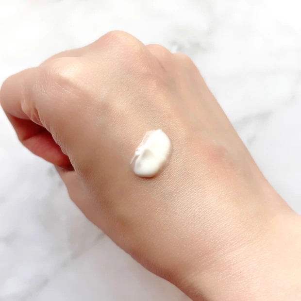 乾燥肌におすすめ「松山油脂 保湿クリーム」のスウォッチ