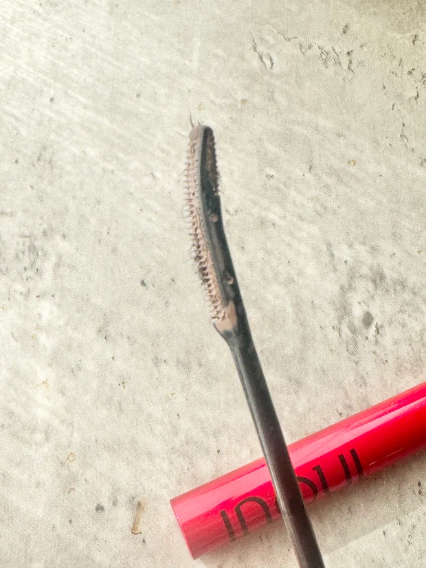 02 インウイ　マスカラ　アイメイク