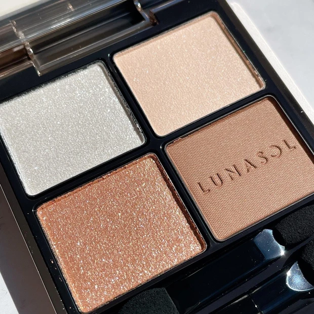 【MAQUIAインフルエンサーのオッス！推しコス】ついに定番化！ 話題のLUNASOL〝宝石アイシャドウ〟スウォッチ･メイク写真で徹底分析  ͗ ͗動画も有ります！_2_1