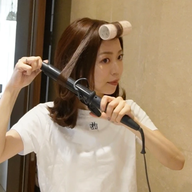 2025年夏のミディアムレイヤーカット!毛量多くても巻きやすい&オリーブベージュで透明感_8