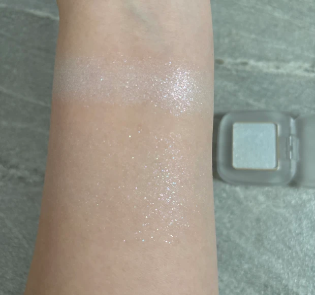 トーン　ペタル フロート アイズ　アイシャドウ 2026 春　新作　新色　限定　17Glass Prism　