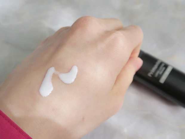 プリマヴィスタ スキンプロテクトベース〈皮脂崩れ防止〉超オイリー肌用、使い心地①