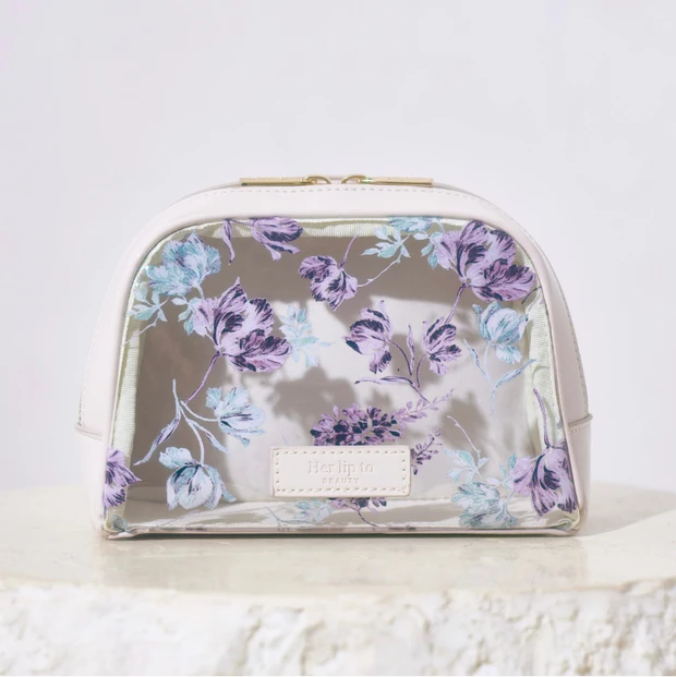 Her lip to BEAUTY FULL OF LOVE POUCH