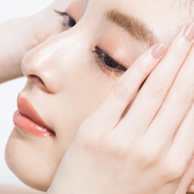 引き上げに効果的！ 水井真理子流「手のひらリフト」でたるみをオフ