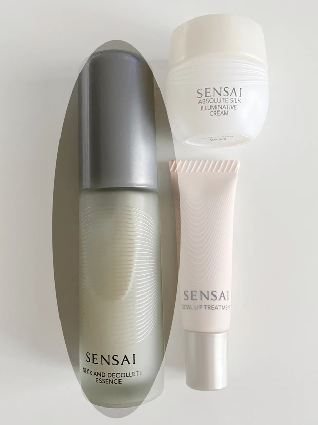 ネック アンド デコルテ エッセンス