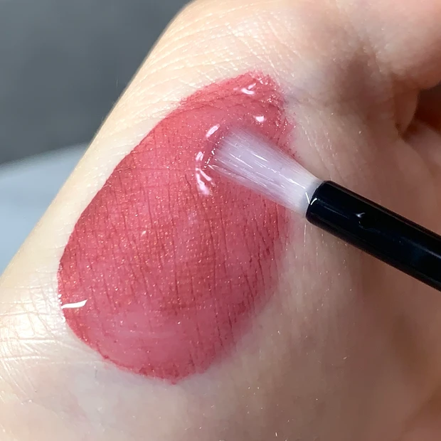 48ソフトローズコーティンググロス塗布後 手元スウォッチ